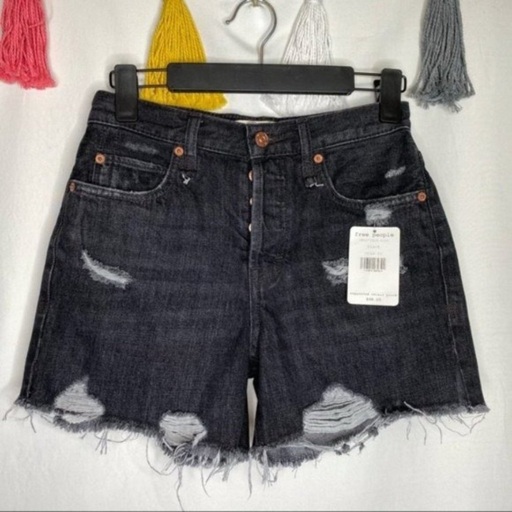 Free People NWT Makai Distressed Cut-Off Shorts in Black - Picture 3 of 12